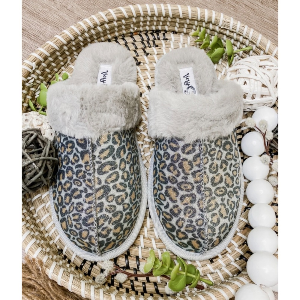 New in Box Very G Diggy Grey Leopard Glitter Slippers